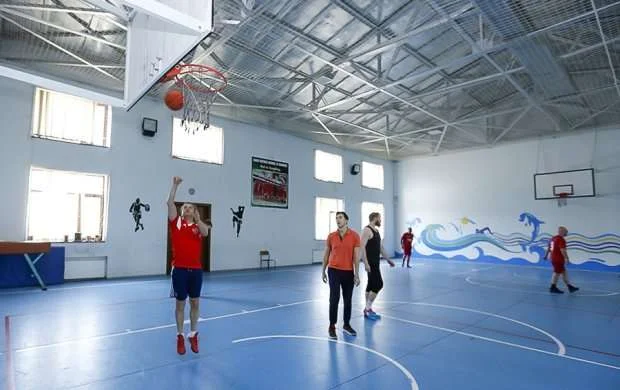 FIDE prezidenti Şəmkirdə basketbol oynadı - FOTOLAR 