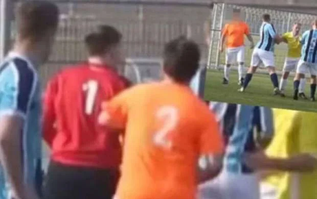 Hakim bir yumruqla futbolçunu nakauta saldı 