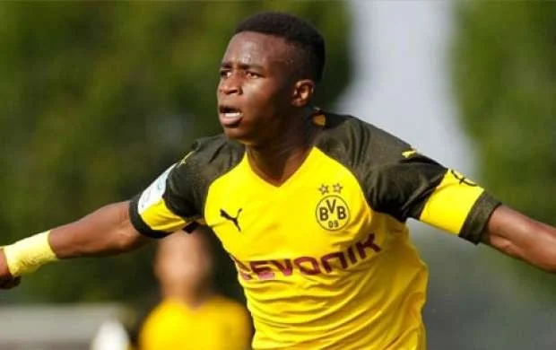 14 yaşlı futbolçu 10 milyon avroluq müqavilə imzaladı 