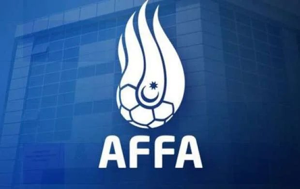 Təhqirə görə məşqçi və futbolçuları cəzalandırıldı 