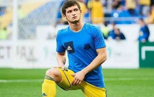 Amerikalı 155 min aldığı azərbaycanlı futbolçudan yenə pul istəyir 