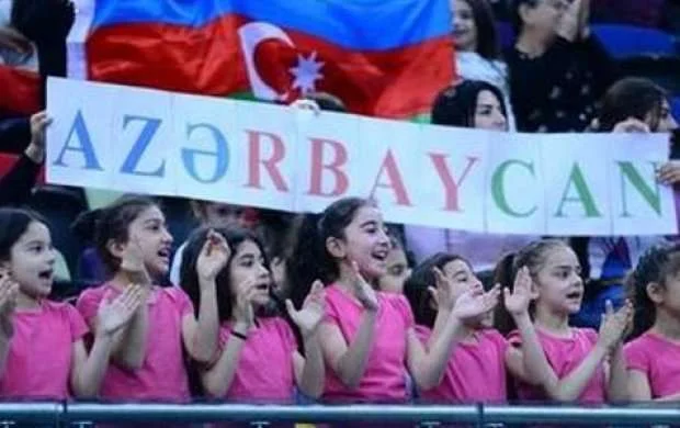 Azərbaycanlı qızların möhtəşəm himn ifası - VİDEO 