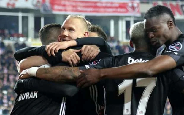 Burak Yılmaz gözəl qolla "Beşiktaş"a qələbə qazandırdı - VİDEO 