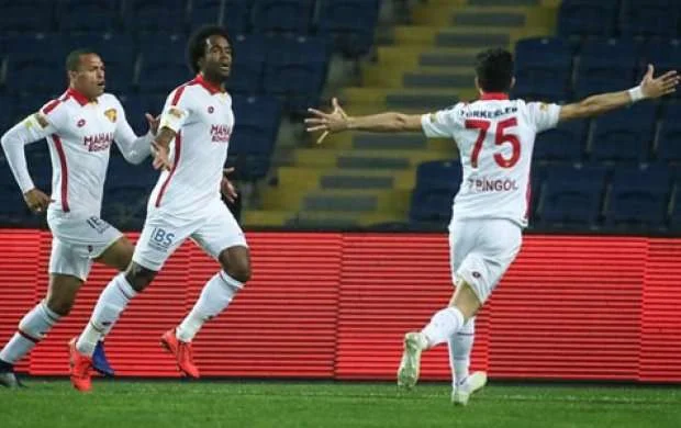 "Başakşəhər"ə çempionluq yolunda ağır zərbə - VİDEO 