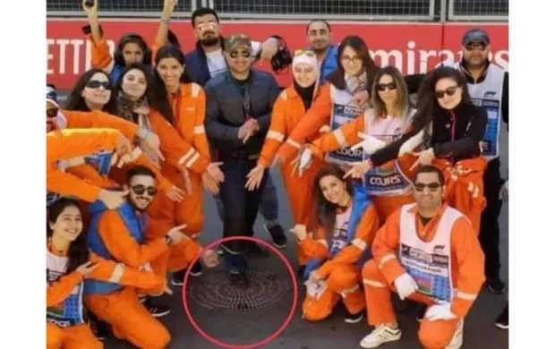 "Formula 1"in təşkilatçıları və modellər həmin "lyuk"la – Xatirə fotosu 