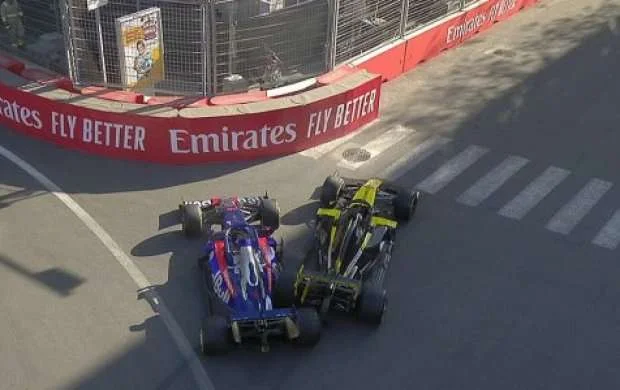 "Formula 1"də qəza: iki pilot mübarizəni dayandırdı 
