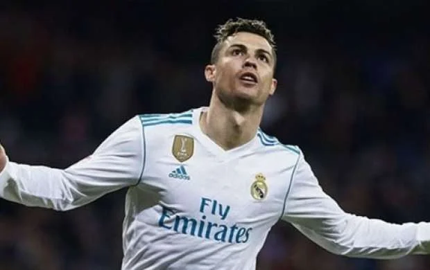 Ronaldo: "Real"a qayıtmağımı xahiş edirlər" 