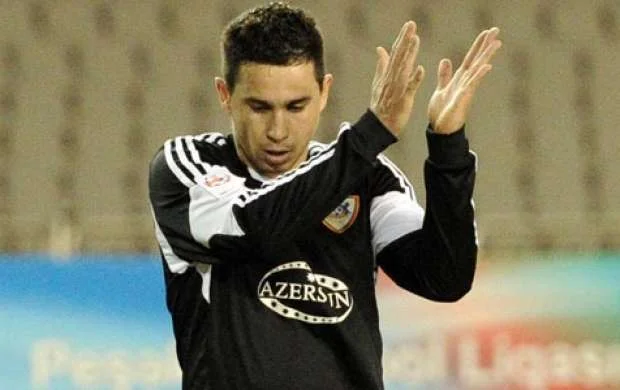 "Neftçi" "Qarabağ"da heyətə düşməyən futbolçunu transfer edir 