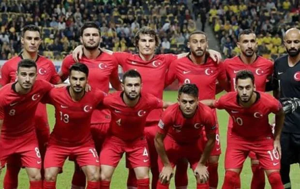 39 yaşlı Əmrə Belözoğlu Türkiyə millisində 