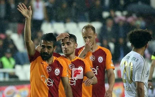 "Qalatasaray" uduzdu, "Beşiktaş" uddu - VİDEO 