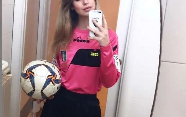 14 yaşlı futbolçudan qadın hakimə qarşı əxlaqsız hərəkət - FOTOLAR 