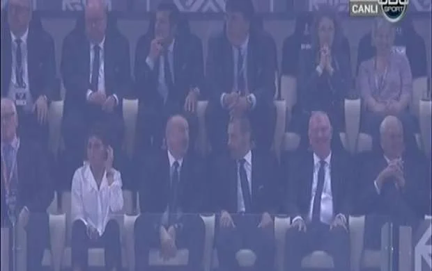 İlham Əliyev və Mehriban Əliyeva final matçında - FOTO 