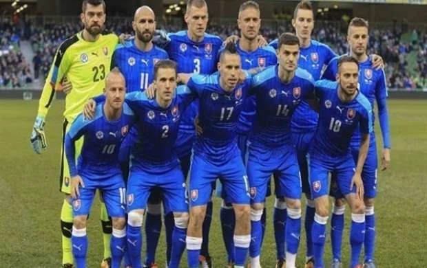Slovakiya millisində 5 futbolçu heyətdən kənarlaşdırıldı 