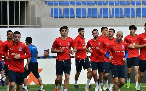 Millimizin Macarıstanla oyun üçün start heyəti 