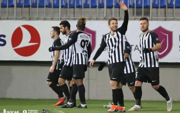 "Neftçi" italiyalı ilə yolları ayırdı 