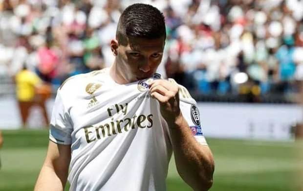 "Real" yeni transferini təqdim etdi (FOTOLAR) 