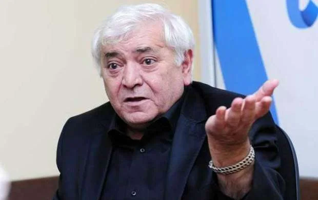 “Elmar Məmmədyarovun orada nə işi var, futbol bilir?”  