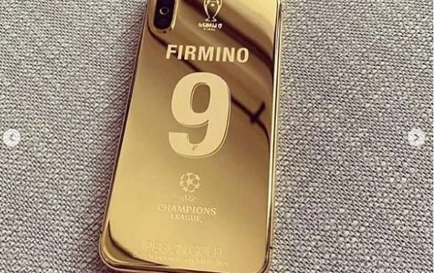 "Liverpul" rəhbərliyi baş məşqçi və futbolçulara telefon hədiyyə etdi - FOTO 