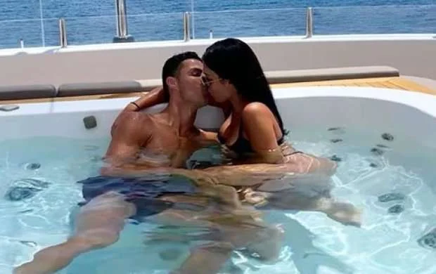 Ronaldo istirahətə nə qədər pul xərcləyir? - FOTOLAR 