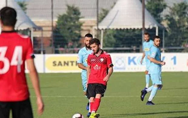 Bir futbolçu iki qol vurdu, oyun heç-heçə bitdi - VİDEO 