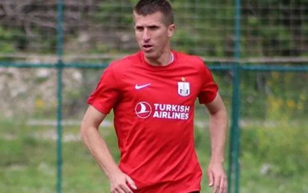 "Neftçi"nin futbolçusu yoxlama oyununda penaltidən narazıdı 