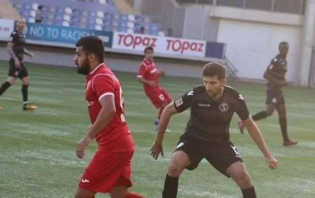 “Sumqayıt” baxışa iki futbolçu dəvət edib 