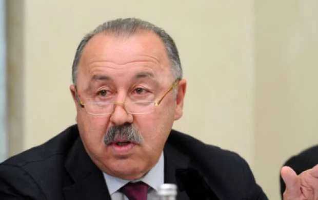 Qazzayev "Neftçi" və "Ararat"ın Rusiya Premyer Liqasında çıxış etməsini istəmir 