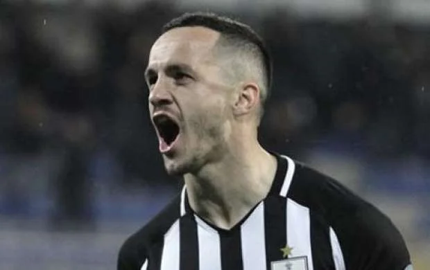 "Neftçi" futbolçusu ilə müqaviləni yenilədi 