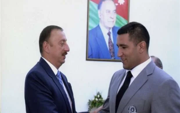 Prezident İlham Zəkiyevi mükafatlandırdı - FOTO 