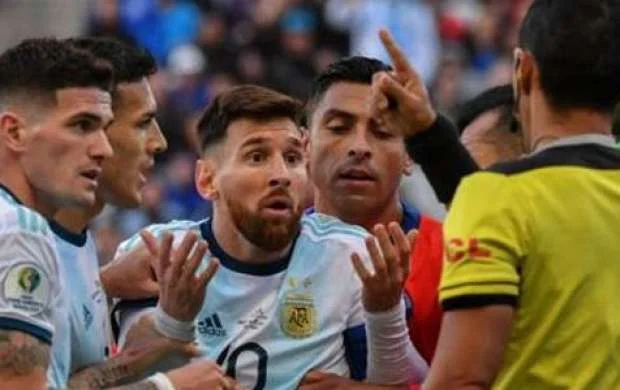 Lionel Messi 3 ay diskvalifikasiya olundu 