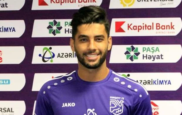 İran millisinin futbolçusu Azərbaycanda - RƏSMİ 