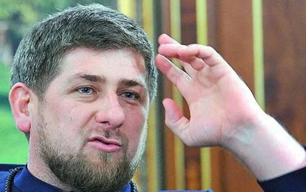 Kadırov oyun zamanı mikrafonla hakimi söydü - VİDEO 