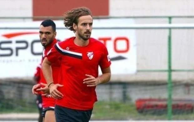 Türkiyə klubu millimizin futbolçusu ilə yollarını ayırdı 