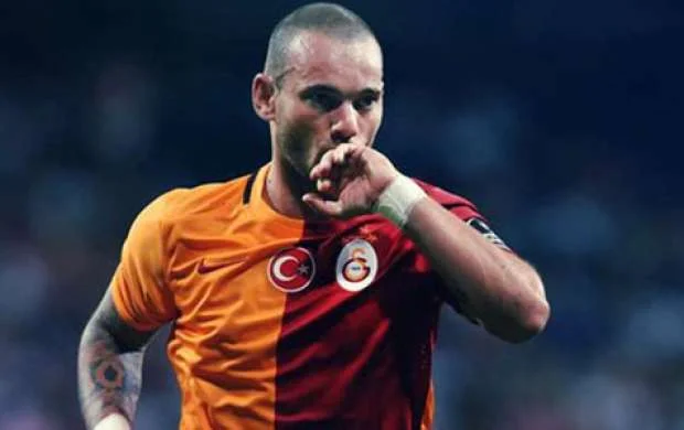 Sneyder futbolu tərk etdi 