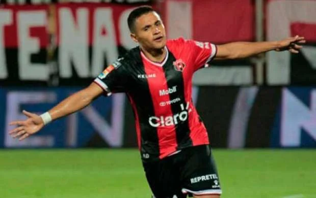Honduras millisinin hücumçusu Bakı klubunda 