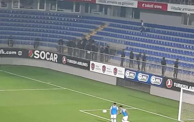 "Neftçi" rəhbərliyi azarkeşləri stadiondan qovdurdu - FOTOLAR 