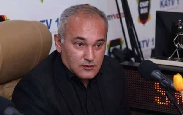 "Ultrabənövşəyi futbolçular" 