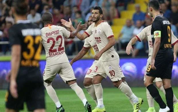 "Qalatasaray"dan dramatik qələbə: 4 "qırmızı", 5 qol - VİDEO 