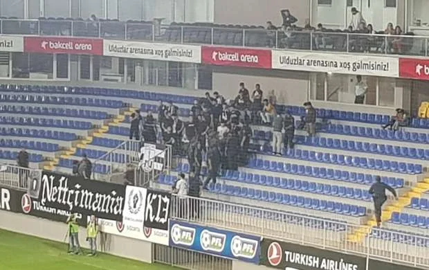 "İstefa" qışqıran "Neftçi" azarkeşləri növbəti dəfə stadiondan çıxarıldı 