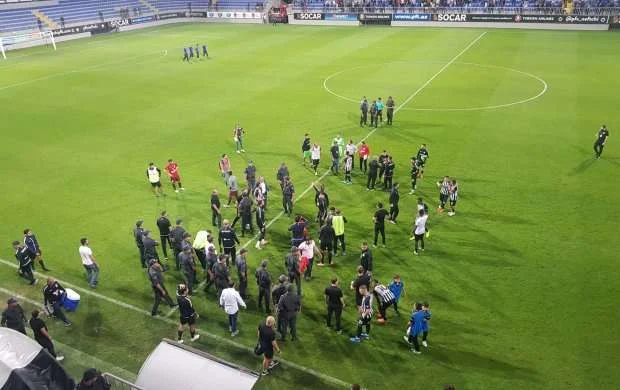 "Bakcell Arena"da dava düşdü (FOTOLAR) 