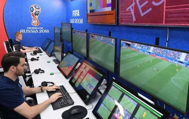 VAR sistemi ilə bağlı radikal qərar: əllə oyun zamanı... 