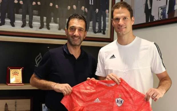 "Qarabağ" Asmir Beqoviçlə müqavilə imzaladı 