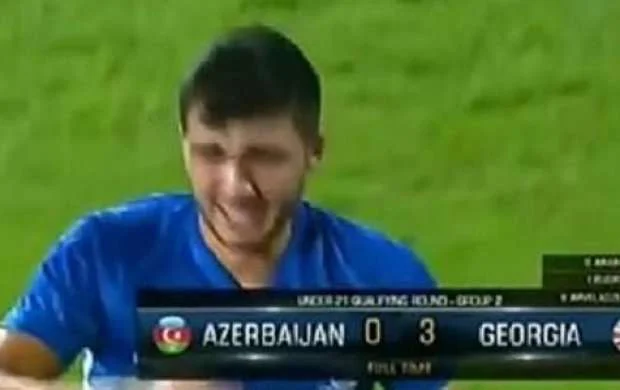 Qurban Qurbanovun oğlu qol vura bilmədi, ağladı - VİDEO 