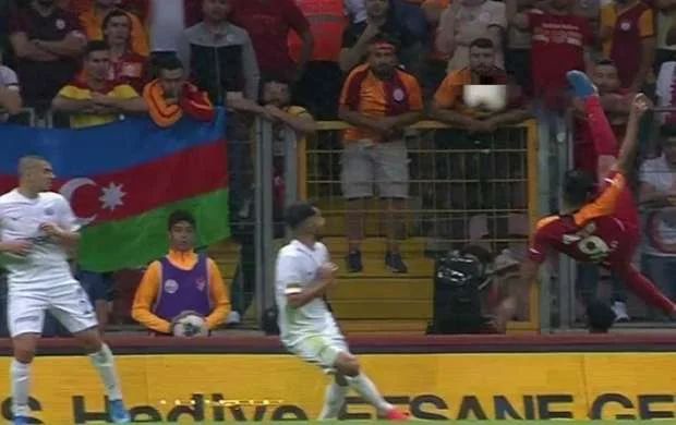 “Qalatasaray”ın oyununda Azərbaycan bayrağı - FOTOLAR 