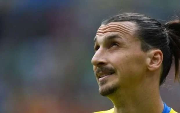 Rus şagird İbrahimoviçdən dəstək istəyir: “Zlatan, kömək et, saçıma dəyməsinlər!” 