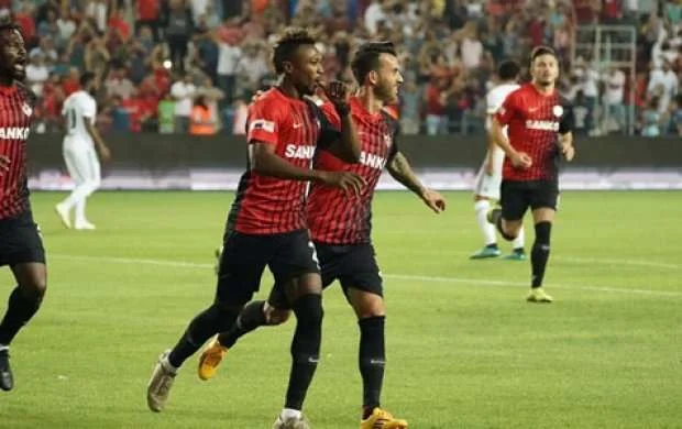 "Beşiktaş" debütanta uduzdu: 5 qol, 3 "qırmızı" - VİDEO 