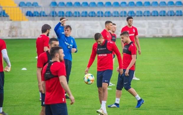 Nikola Yurçeviç toplanışa 8 futbolçu ilə başlayacaq 