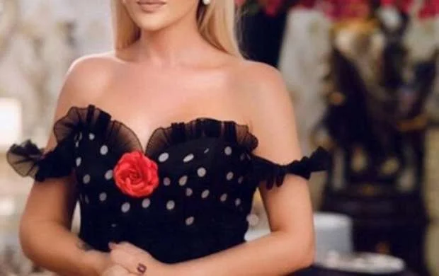 Futbolçu transseksualla nişanlandı - FOTO/VİDEO 
