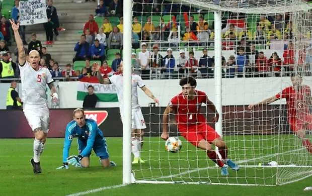 Macarıstanlı futbolçu: "Təmiz qol idi" 