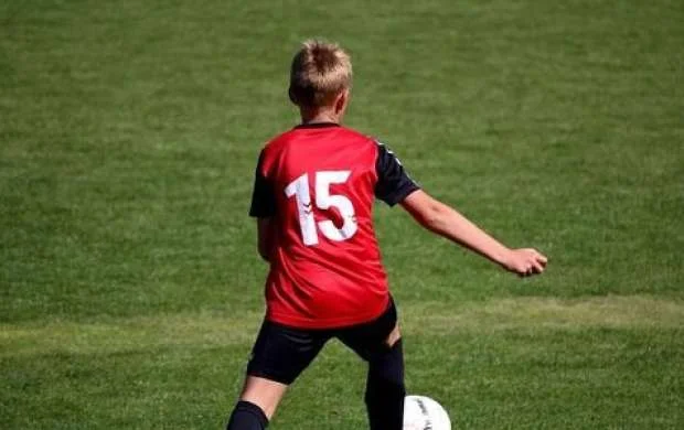 Futbol oynamaq üçün evdən gedən 14 yaşlı oğlan itkin düşdü 
